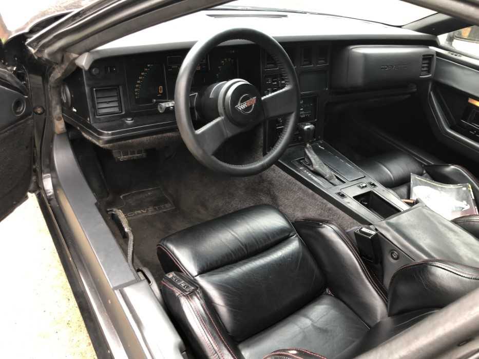 1986 Chevrolet Corvette Stingray, 5.7 litre V8, Automatic, finished in black with black leather inte - Image 9 of 13