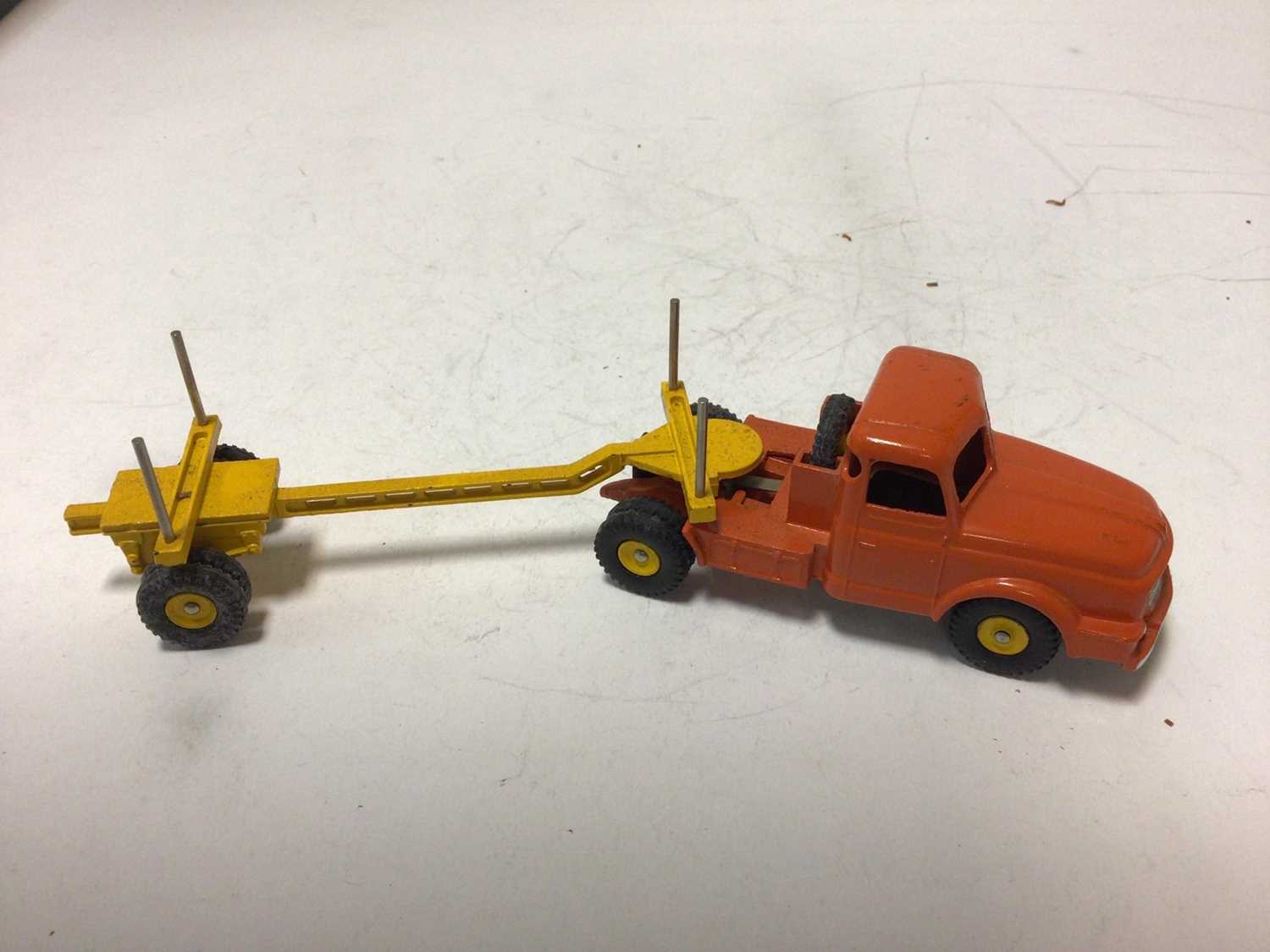 Dinky (French issue) Supertoys Williams tractor and lumber carrier No. 897 boxed - Image 3 of 6