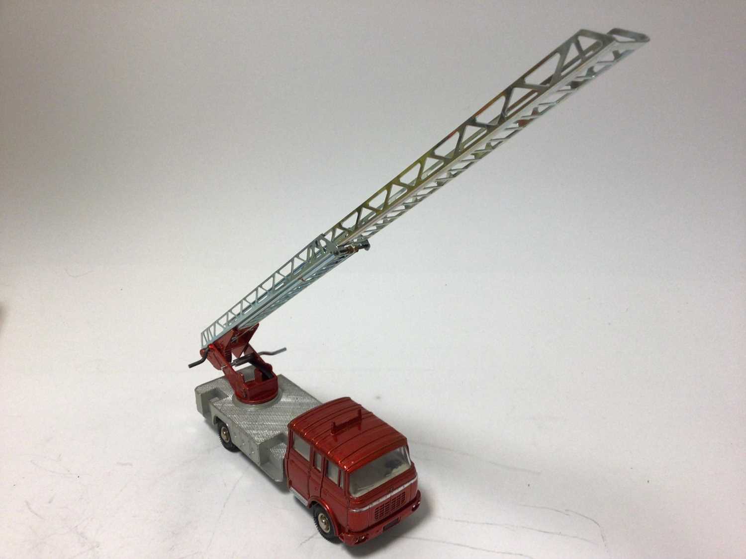 Dinky Supertoys fire engine with extending ladder No. 955 boxed plus Dinky turntable fire escape No. - Image 5 of 14
