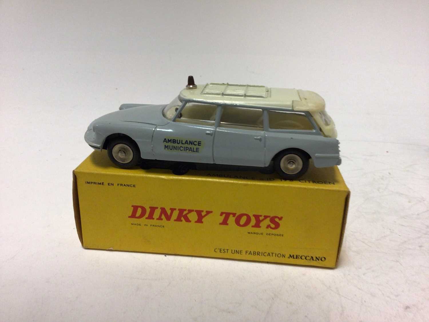 Dinky French Issue Ambulance ID 19 Citroen No 556, boxed - Image 2 of 4