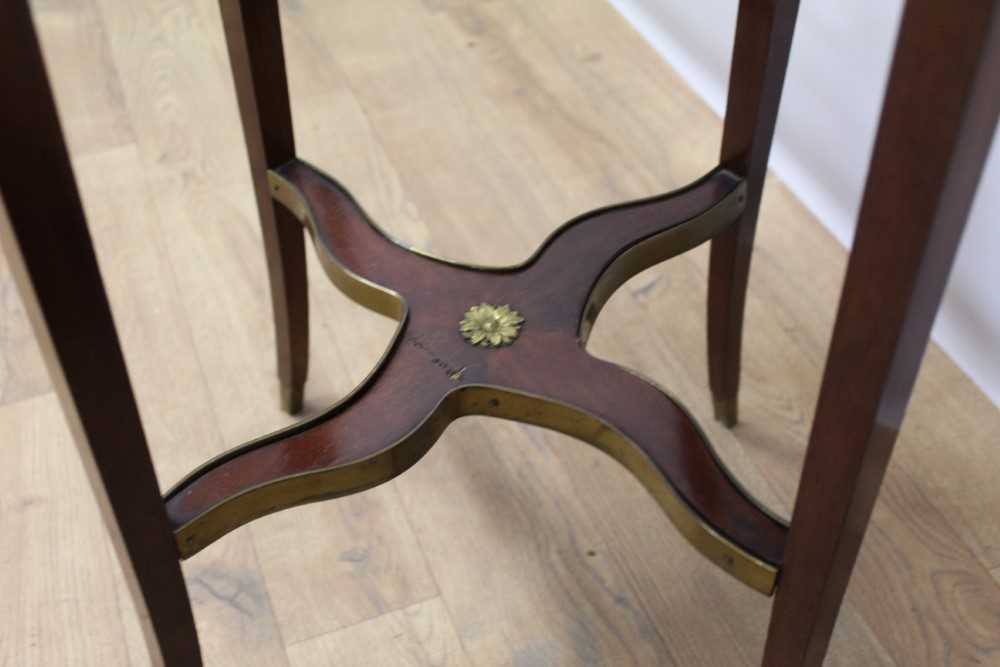 Early 19th century Continental circular side table - Image 4 of 5