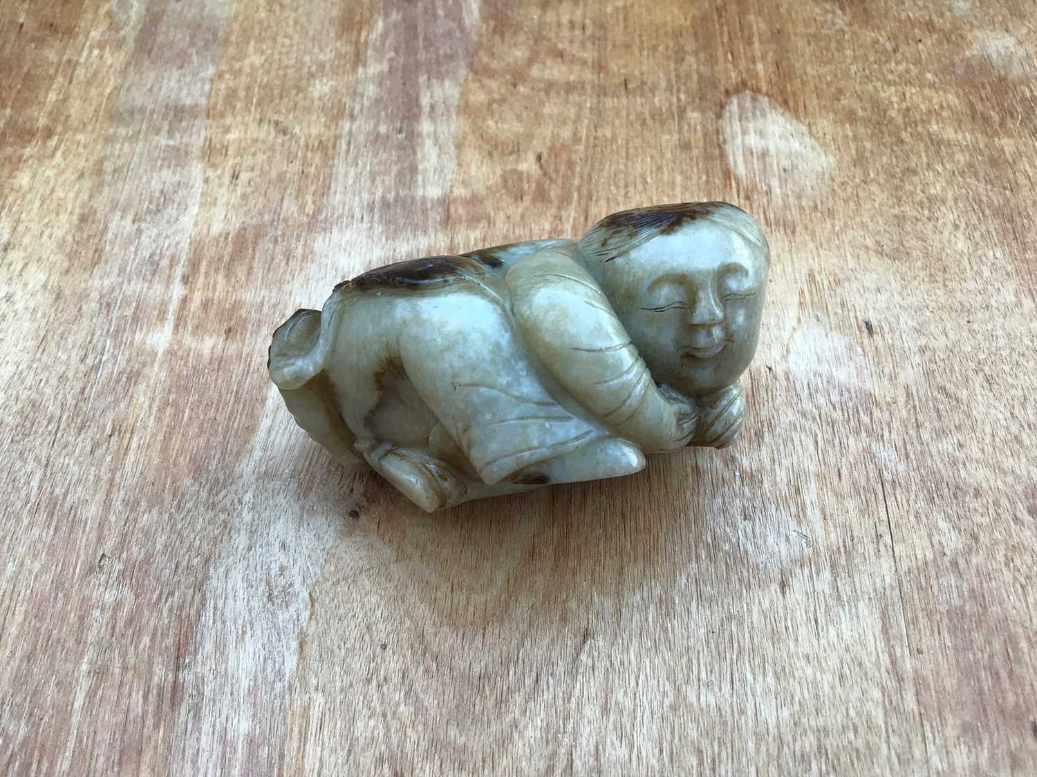 Good Chinese carved mottled jade figural group, 19th century or earlier - Image 3 of 6