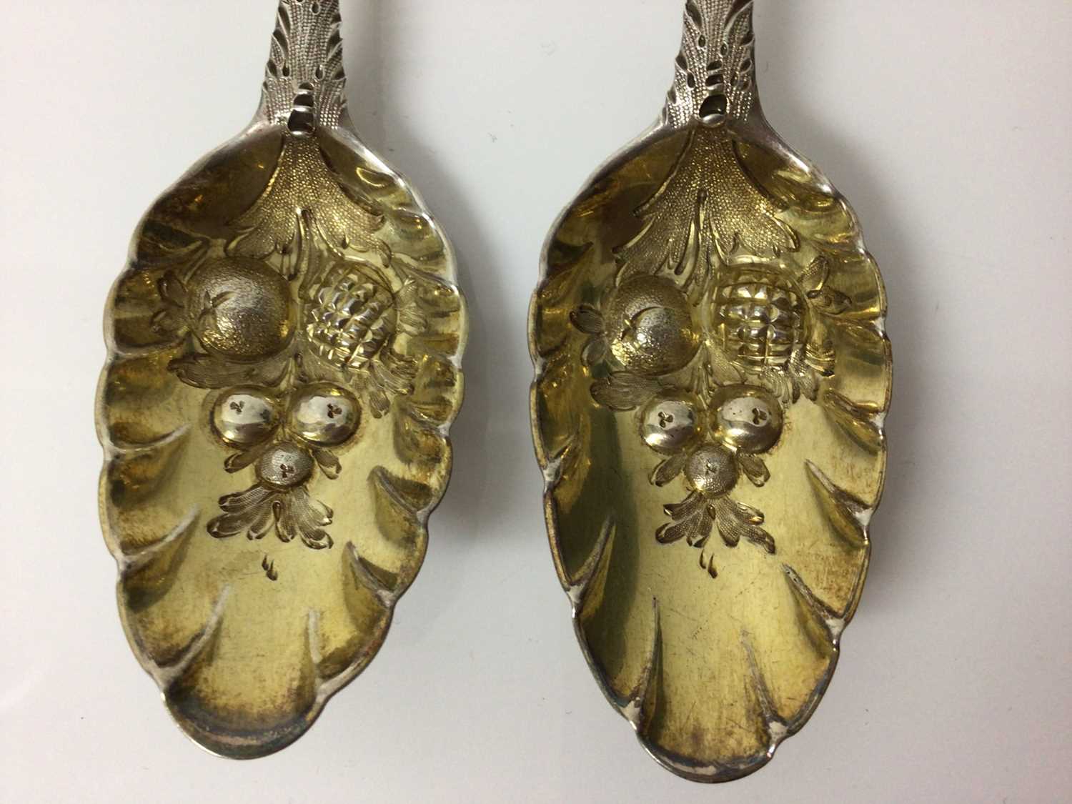 Set of three Georgian silver berry dessert spoons and three further similar - Image 6 of 9