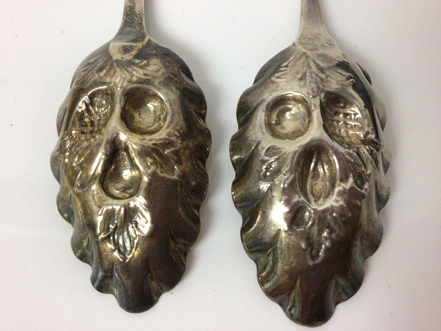 Set of three Georgian silver berry dessert spoons and three further similar - Image 5 of 9