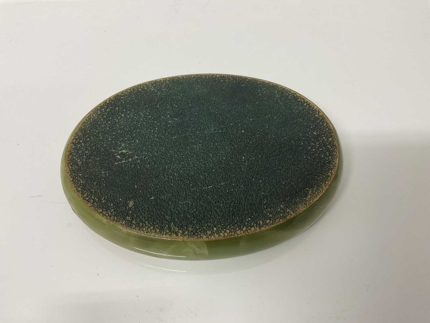 Early 20th century green onyx pin dish of oval form painted with the head of a horse, 11cm x 14cm - Image 2 of 2