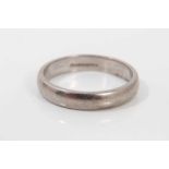 White gold 18ct wedding ring