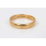 22ct gold wedding ring, size T½