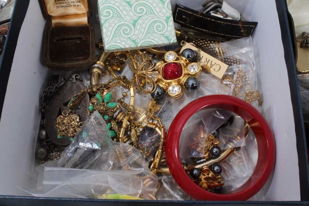 Quantity of vintage costume jewellery and bijouterie - Image 3 of 8