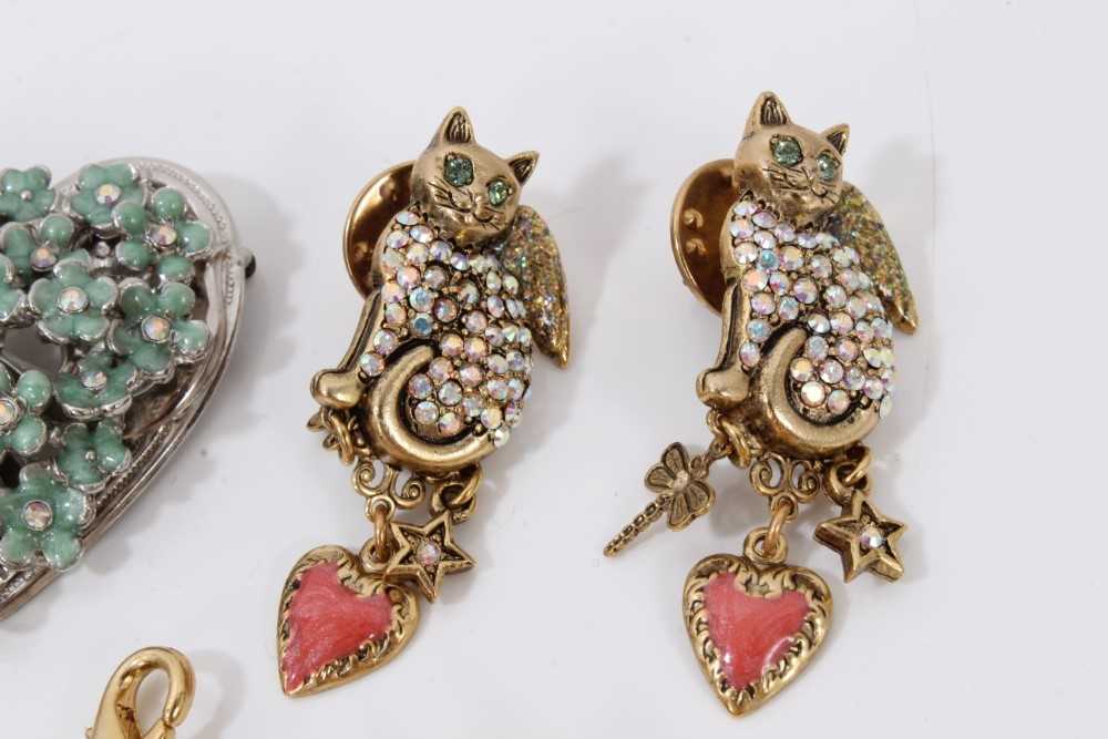 Collection Kirks Folly gilt metal fairy and Cupid charms, together with other Kirks Folly pins - Image 2 of 9