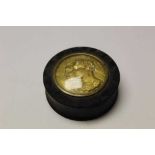 Interesting 19th century snuff box, probably pressed horn, with gilt twin portrait under glass of Qu