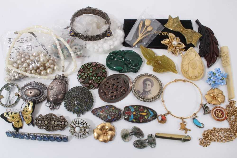 Group vintage costume jewellery