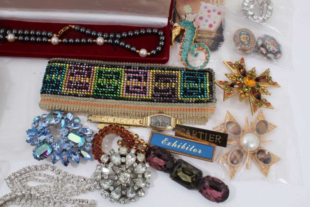 Quantity of vintage costume jewellery and bijouterie - Image 6 of 8