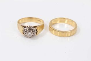 18ct gold diamond cluster ring and 18ct gold wedding ring