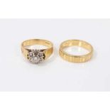 18ct gold diamond cluster ring and 18ct gold wedding ring