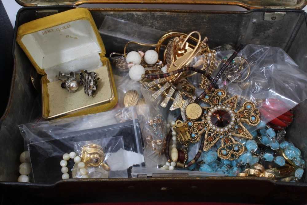 Quantity of vintage costume jewellery and bijouterie - Image 2 of 8