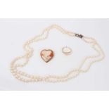 9ct gold heart signet ring, 9ct gold mounted cameo brooch and pearl necklace