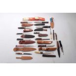 Collection of good quality fighting and hunting knives (19)