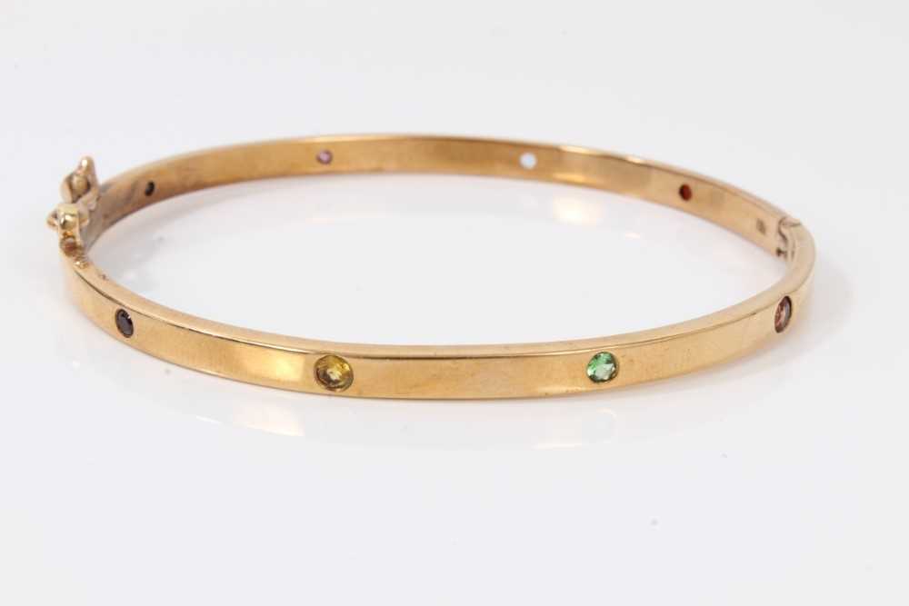 9ct gold hinged bangle set with eight multi coloured sapphires - Image 3 of 6
