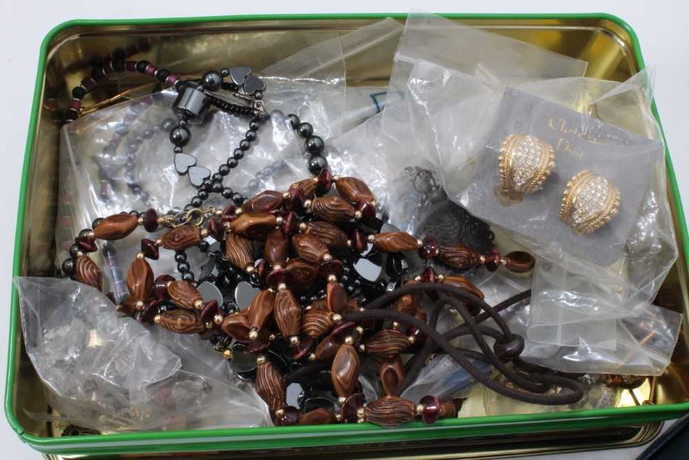 Quantity of vintage costume jewellery and bijouterie - Image 4 of 8