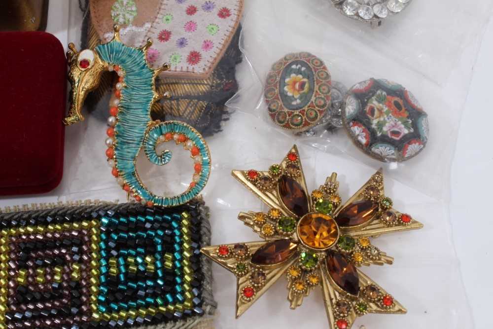 Quantity of vintage costume jewellery and bijouterie - Image 8 of 8