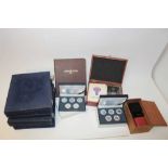 U.S. - Mixed coins and accessories to include selected Quarter Dollar sets x 2, uncirculated sets, a