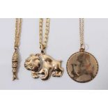 9ct gold bulldog pendant on 9ct gold flat curb link chain, 9ct gold articulated fish pendant on 9ct