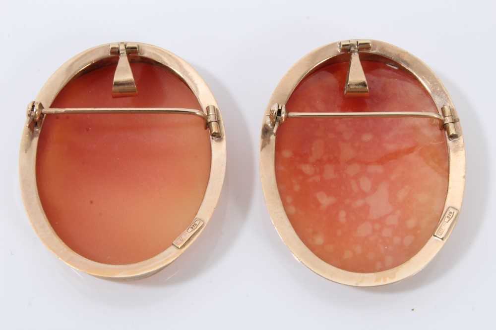 Two 9ct gold mounted carved shell cameo brooches and 9ct gold ring - Image 3 of 4