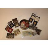 World - mixed coinage and banknotes to include GB 1953 coin set, silver proof crown 1977 (NB cased),