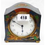 A small early 20th Century chinoiserie style cased desk timepiece with Arabic numerals and eight day