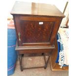 A 55cm early 20th Century oak collectors' cabinet on stand with six long graduated drawers