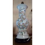 A modern Chinese porcelain lamp