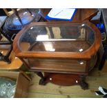 A 89cm early 20th Century mahogany table vitrine with opposing fall-front doors, rounded ends and