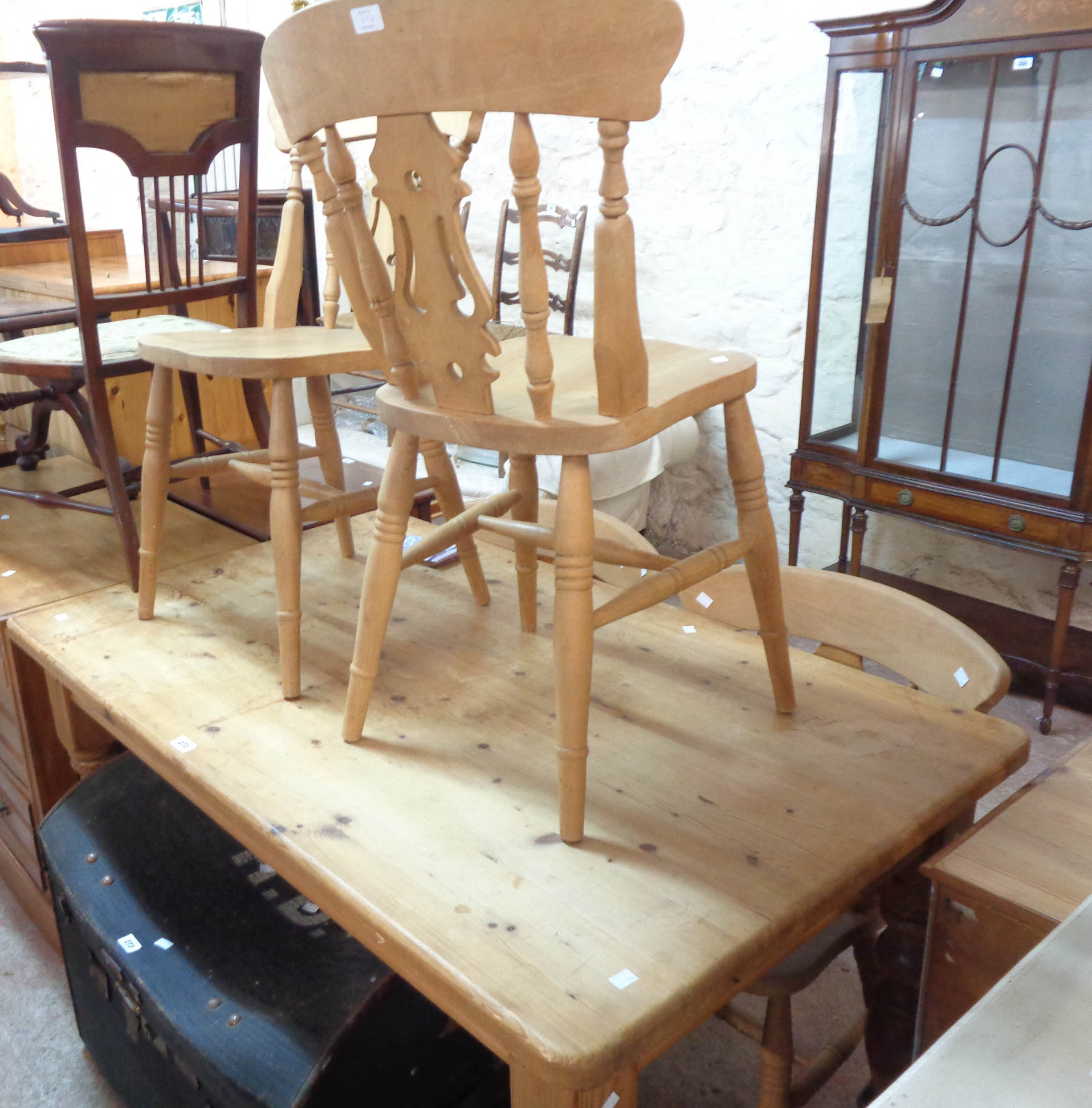 A 1.38m modern pine farmhouse kitchen table, set on turned legs - sold with a set of four Windsor