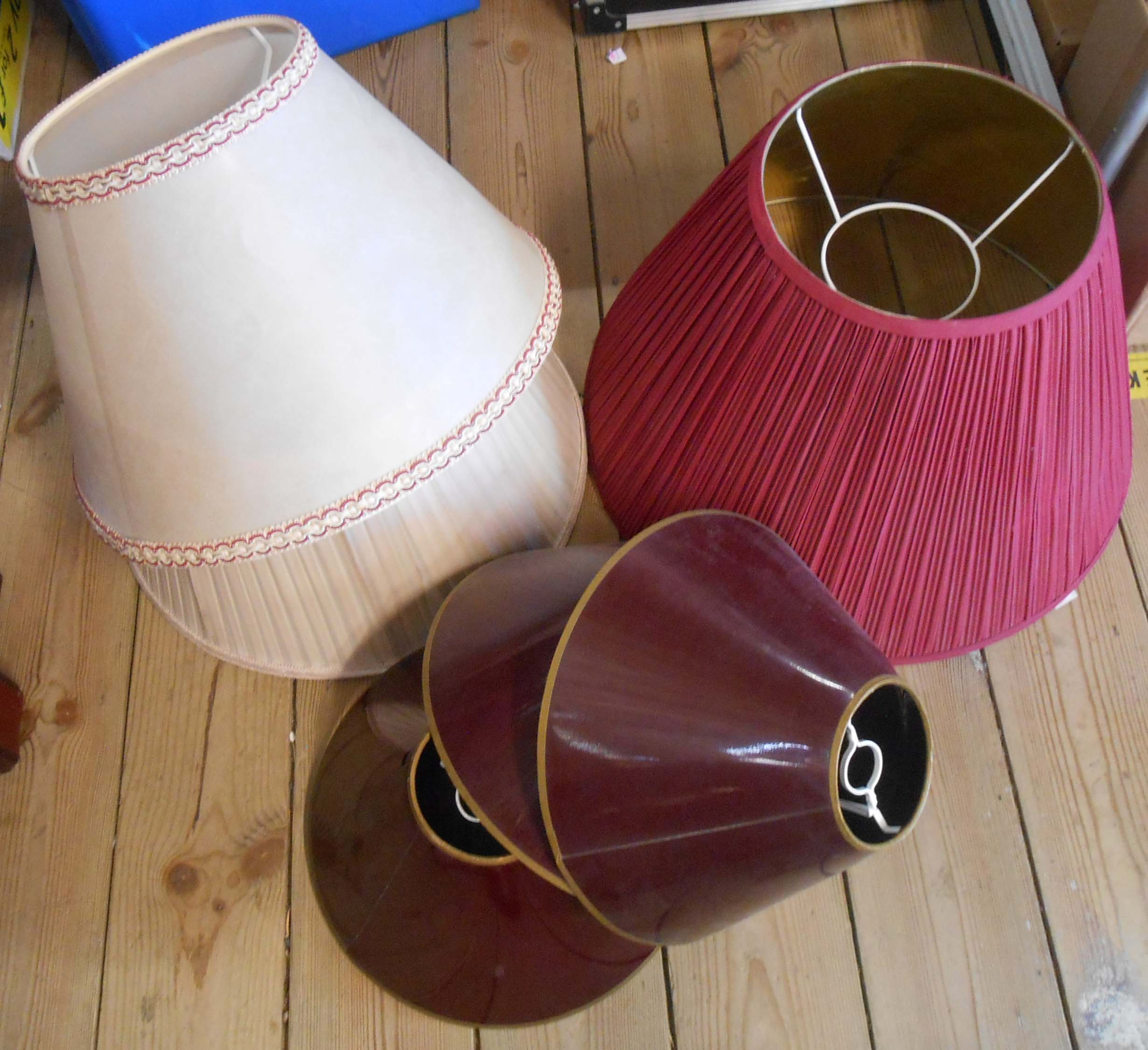 A selection of six assorted vintage lampshades