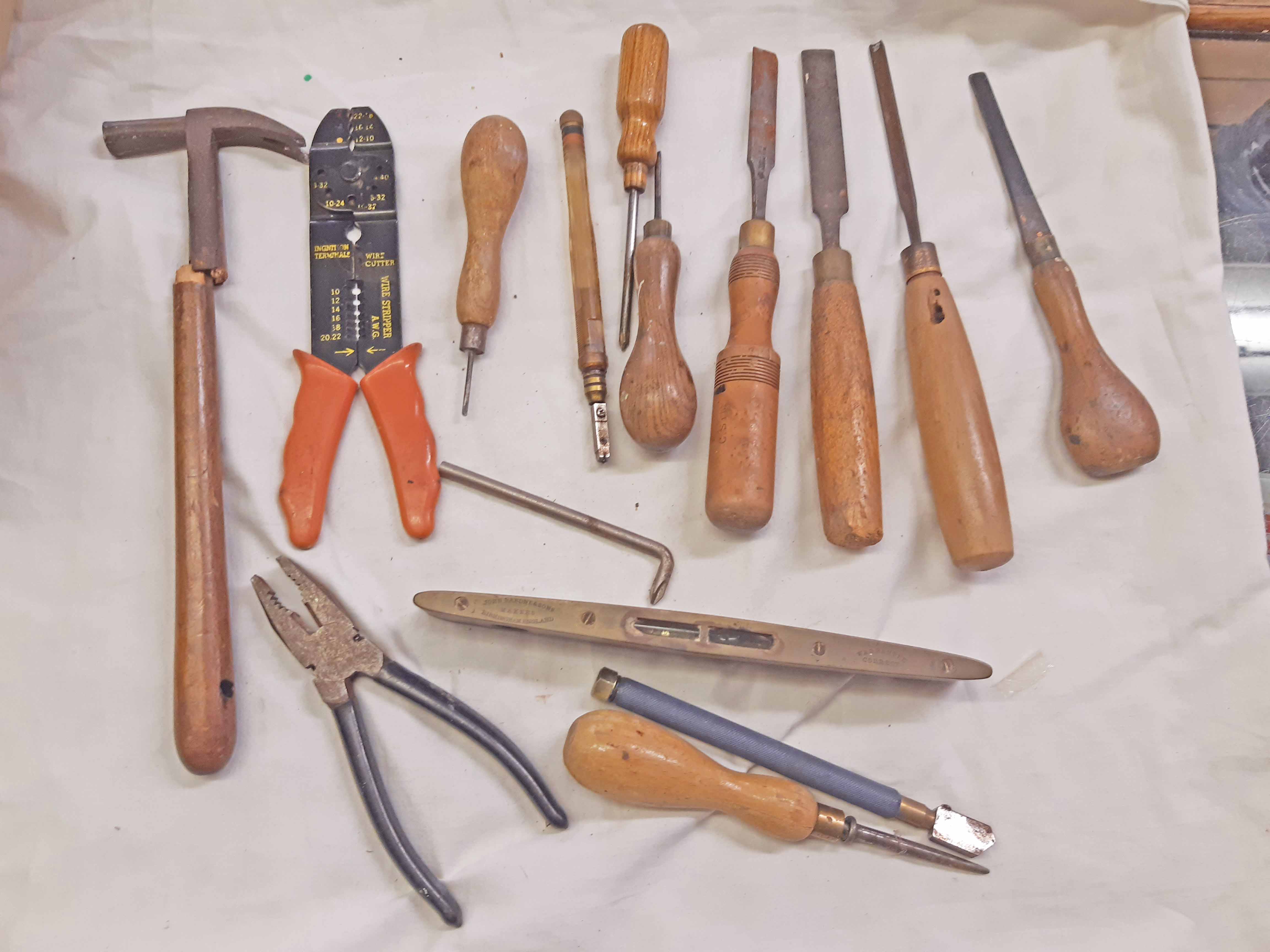 A box of old woodworking and other tools including Ravone spirit level, chisels, etc.