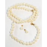 A suite of cultured pearl jewellery comprising necklace, bracelet and pair of stud ear-rings