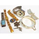A small quantity of jewellery items and modern wristwatches