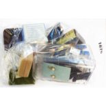 A bag containing yellow metal jewellery items, assorted costume jewellery and other items