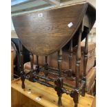 A small 20th Century polished oak gateleg table, set on slender turned supports