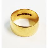 A heavy 18ct. gold wedding band