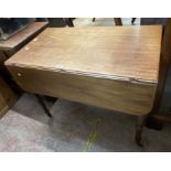 A 93cm 19th Century mahogany Pembroke table with drawer to one end and opposing dummy drawer