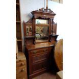 A 1.36m Edwardian walnut mirror back sideboard with bevelled plates and flanking shelves over two