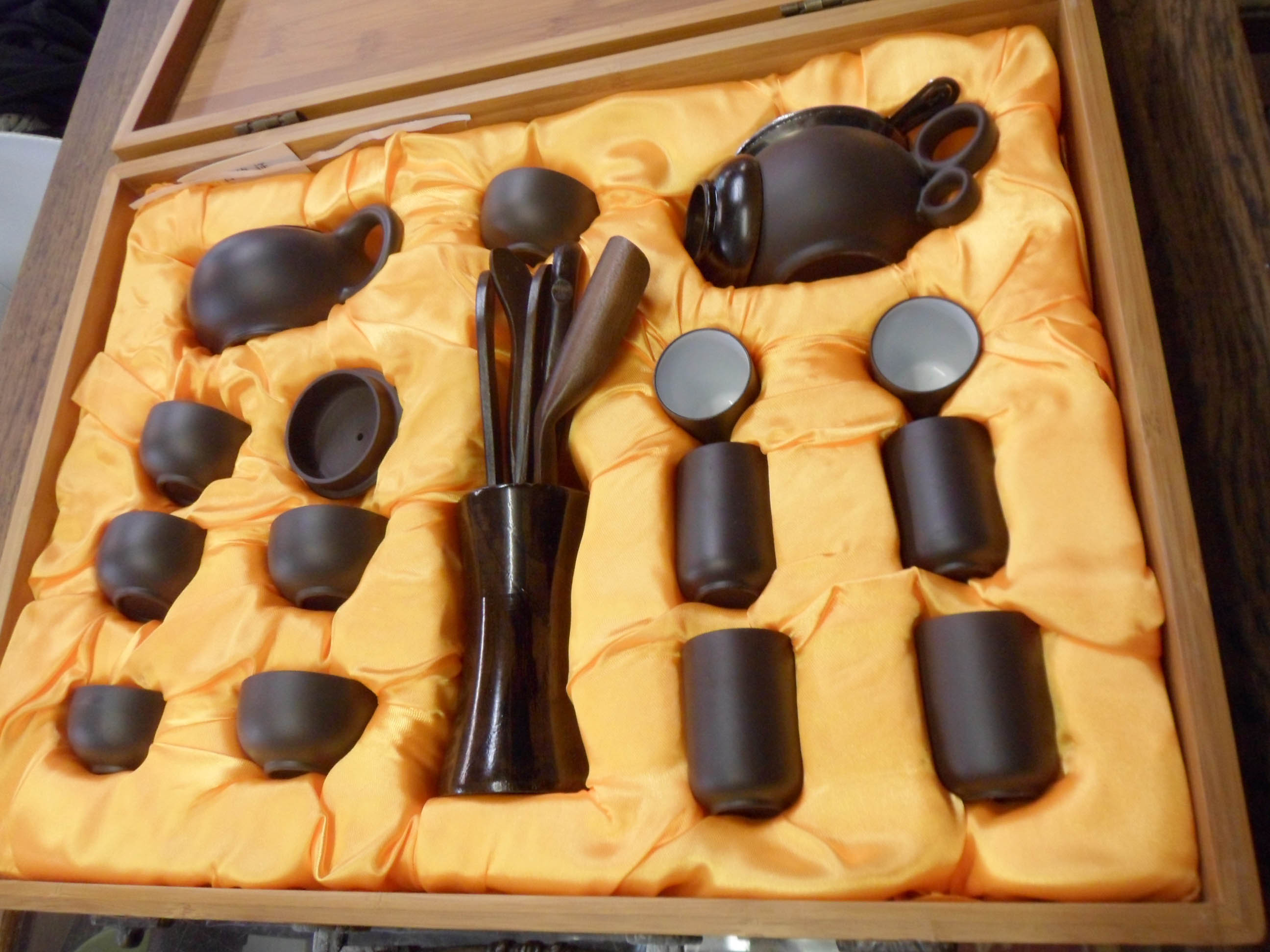 A cased modern Chinese pottery tea set