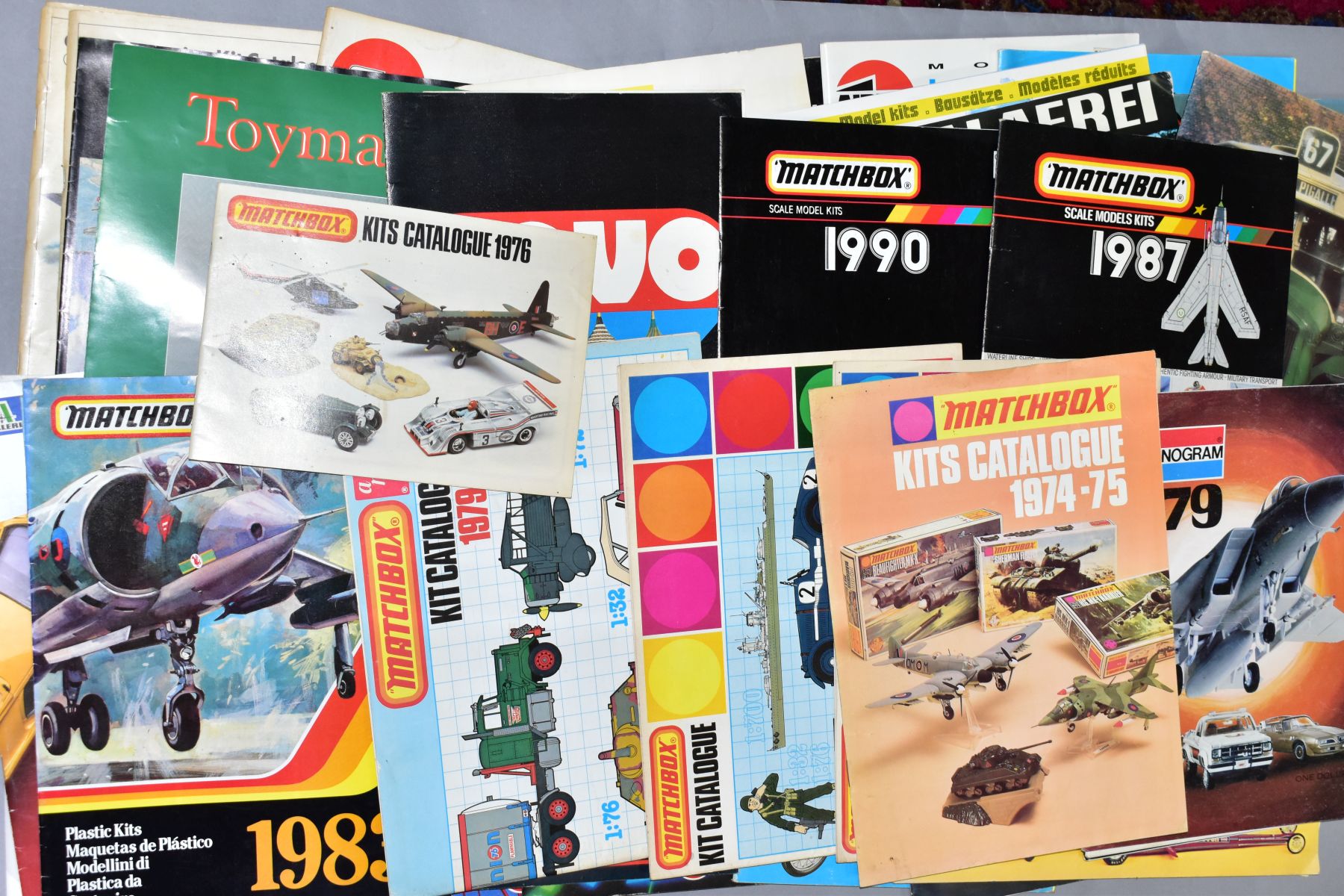 A QUANTITY OF ASSORTED MAINLY 1970'S AND 1980'S PLASTIC CONSTRUCTION KIT CATALOGUES, Airfix, Frog, - Image 3 of 3