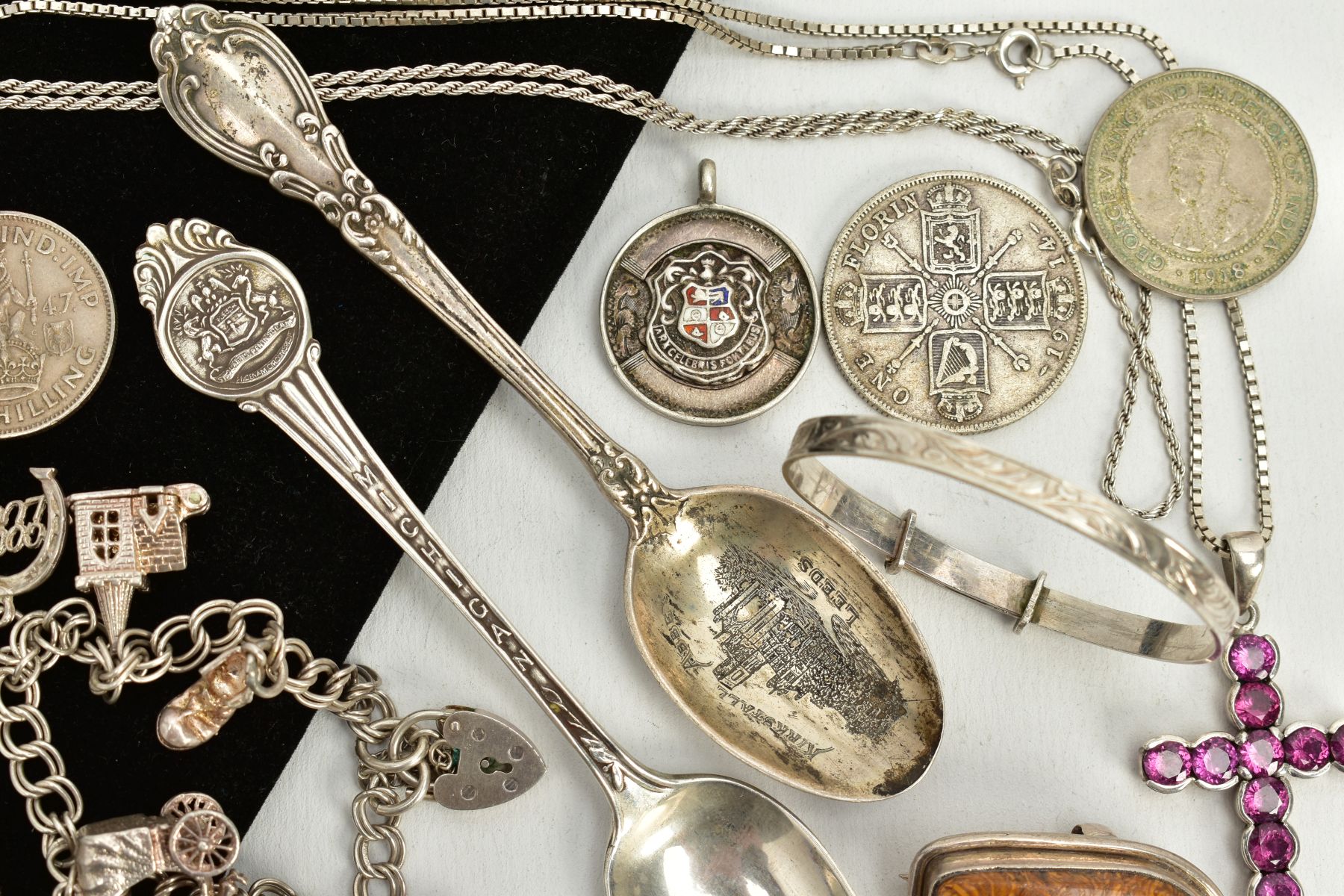 A SELECTION OF ITEMS, to include a silver teaspoon, with an engraved picture of Kirkstall abbey, - Image 4 of 5