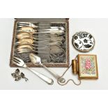 A SELECTION OF ITEMS, to include an incomplete set of eleven dessert forks and spoons, each
