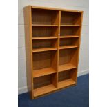 A MID TO LATE 20TH CENTURY LIGHT OAK OPEN BOOKCASE, with adjustable shelves, width 122cm x depth