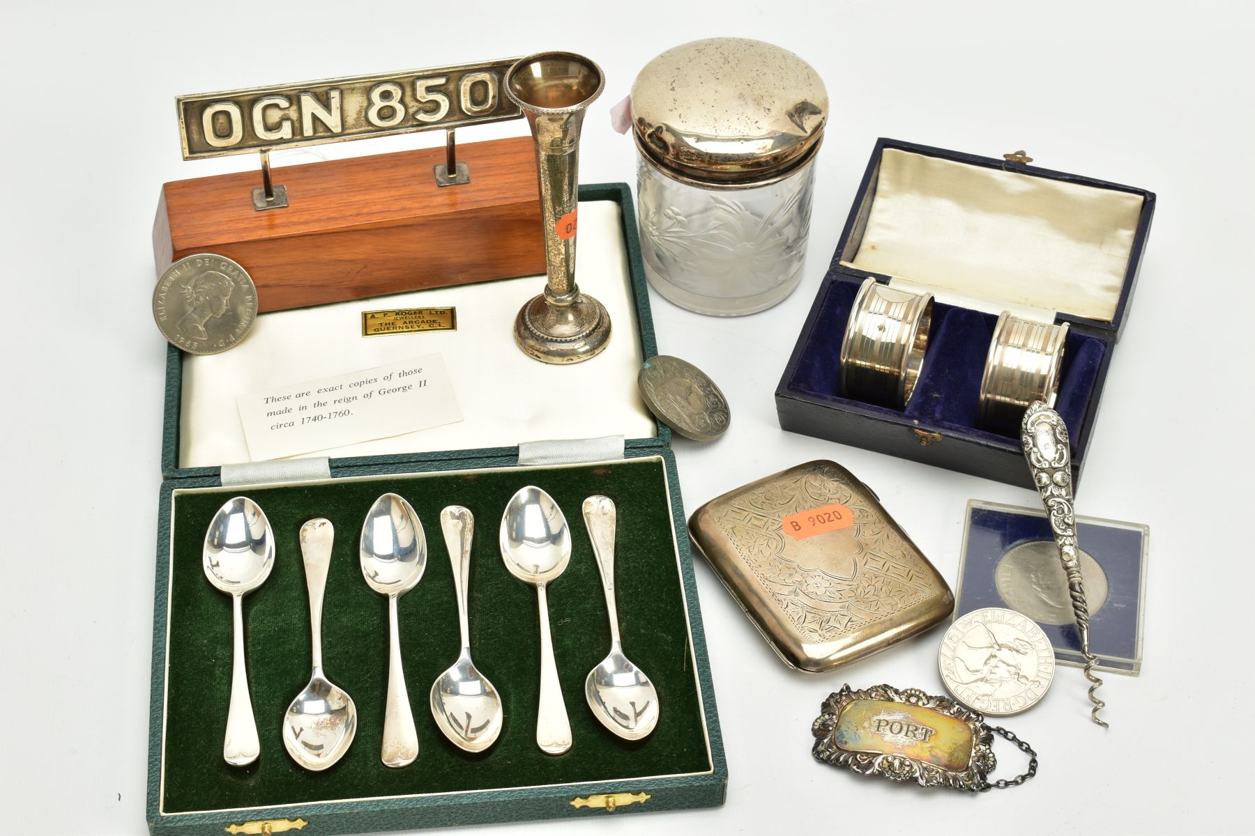 A BOX OF SILVER ITEMS, to include a cased set of two, engine turn designed napkin rings with