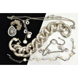 A COLLECTION OF WHITE METAL ASSORTED JEWELLERY ITEMS to include a large feature curb link cubic