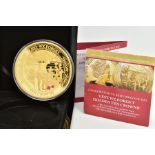 A CASED 'LEST WE FORGET' GOLDEN TEN CROWNS COMMEMORATIVE COIN, edition 060 of 499, dated 2016,